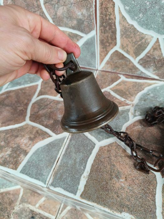 Două clopote pentru animale