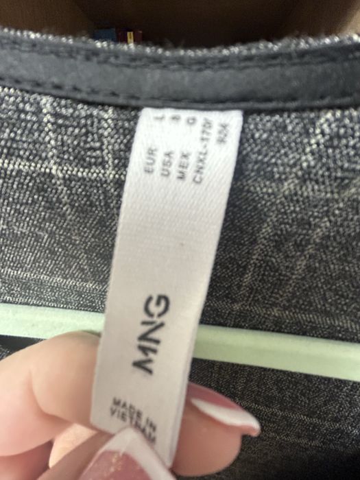 Rochie Mango, foarte frumos lucrata