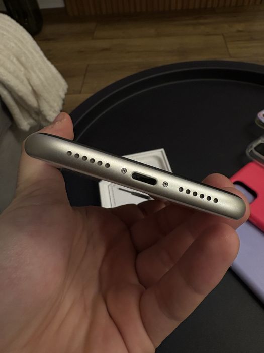 Iphone 11 без нито една забележка + 5 калъфа подарък