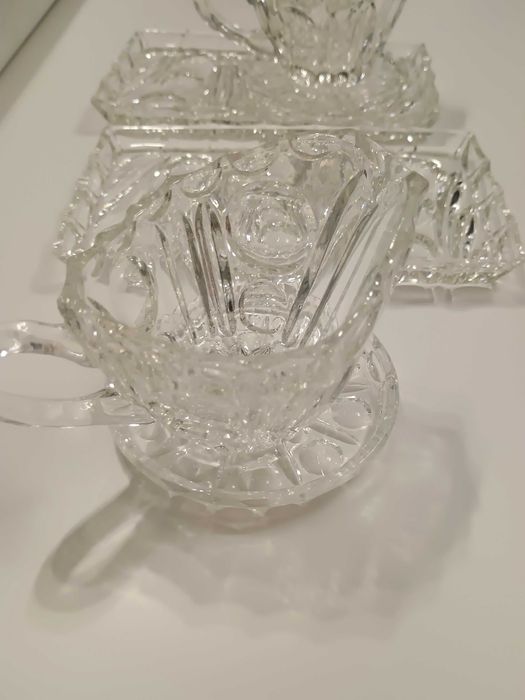 Пресовано стъкло- сосиера,подложка и плато