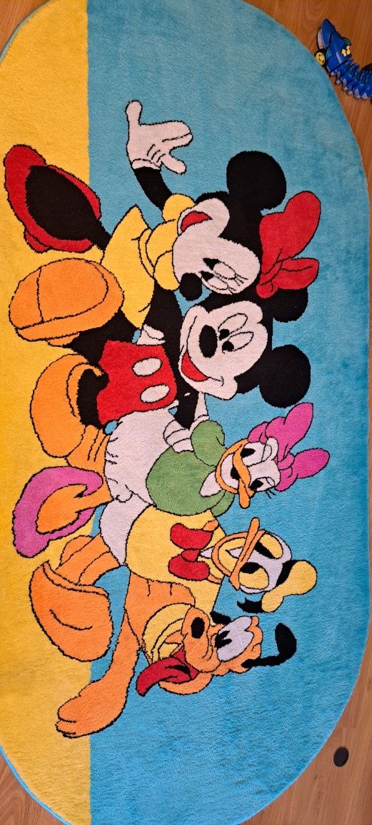 Vând covor 1×2m cu Mickey