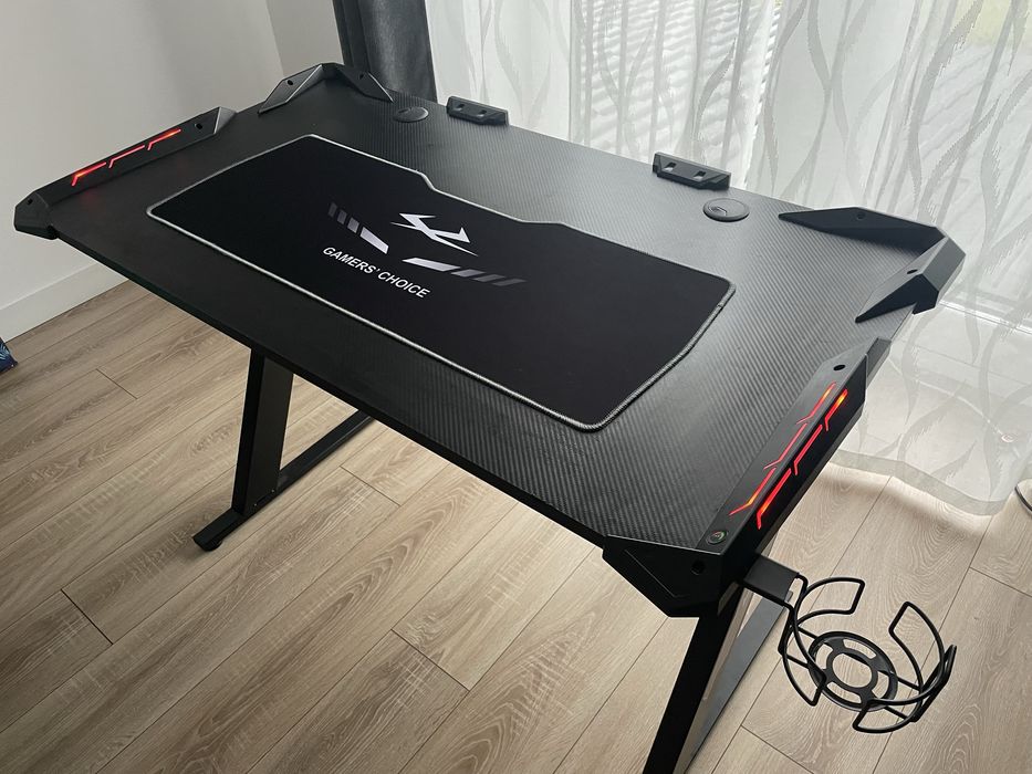 Birou Gaming Nou, iluminare LED, suport pahar, suport casti