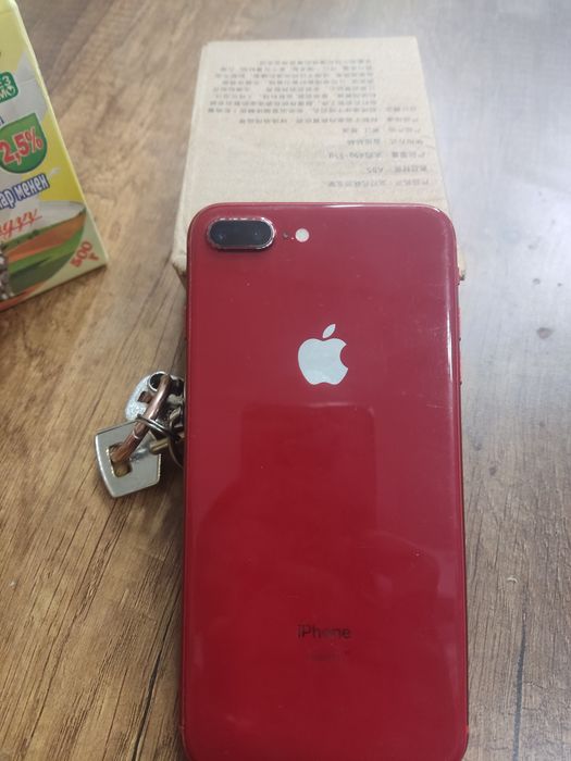 Айфон 8+ 64 гб красный