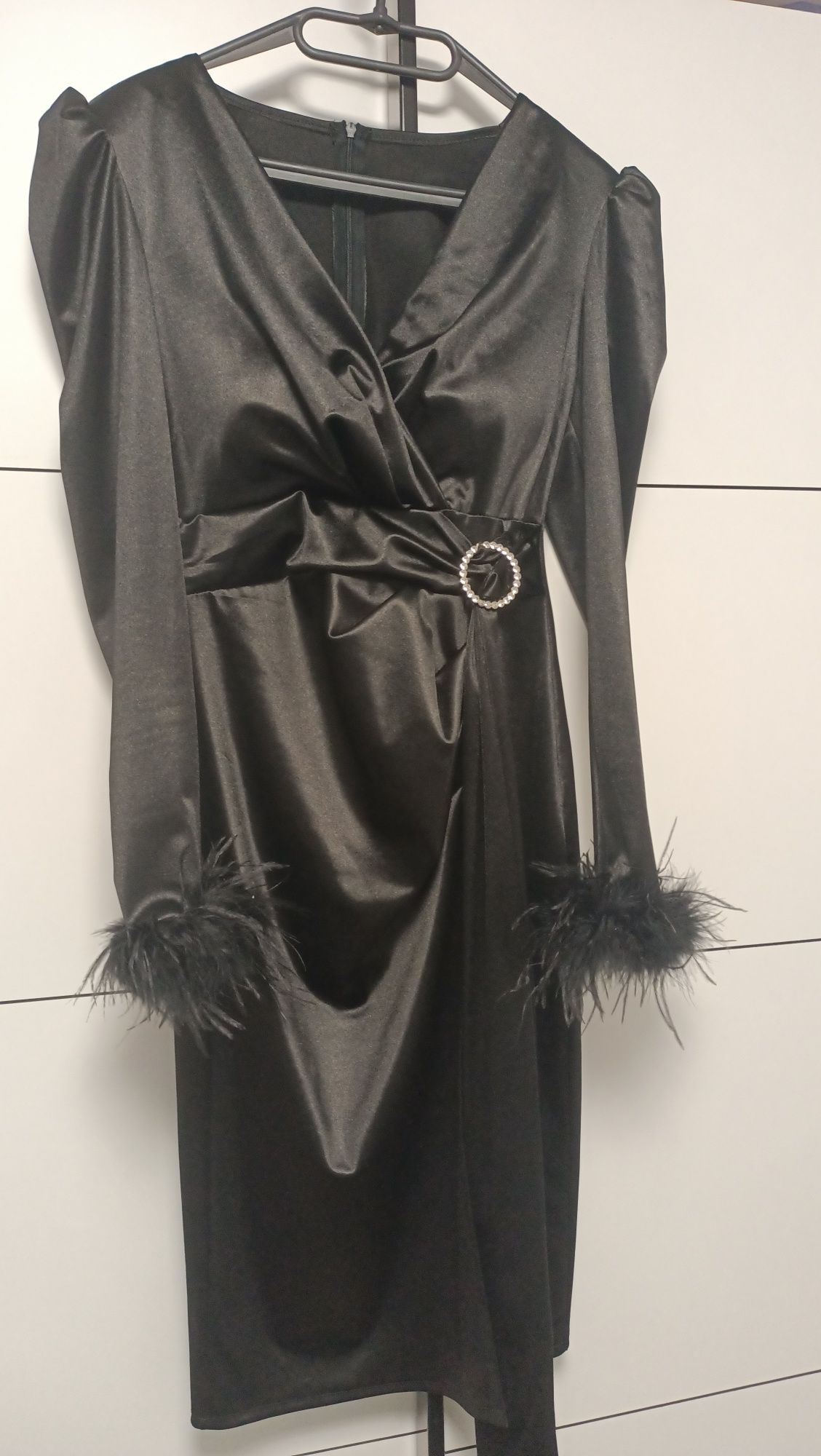 Rochie elegantă, satin -accesorizata in talie, mărime S/M