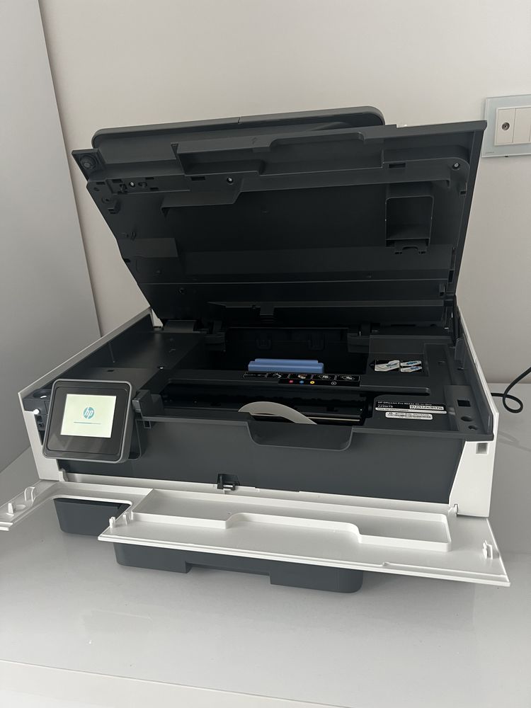 Vând imprimnată HP Office Jet Pro 8022e