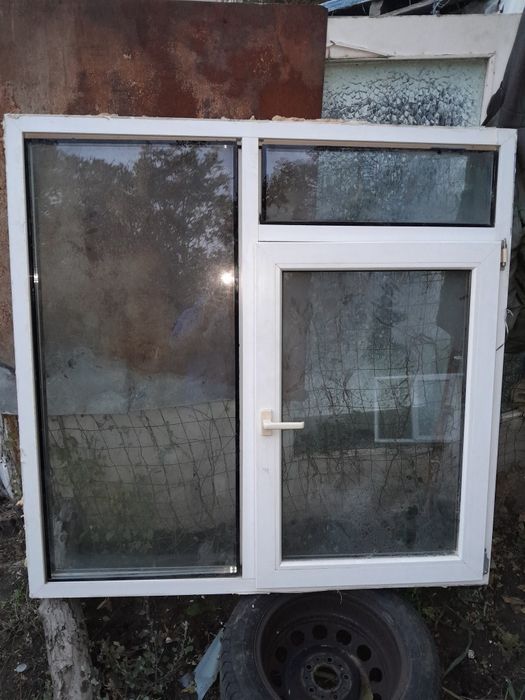 Vând geam termopan cu rama , pret 300 lei fix