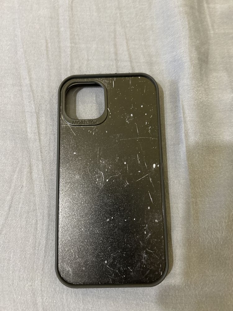 Калъв за iphone 13. Калъфет е Mobilfox чисто нов е ине е ползван
