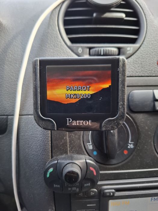 Vând Carkit handsfree Parrot MKi9200
