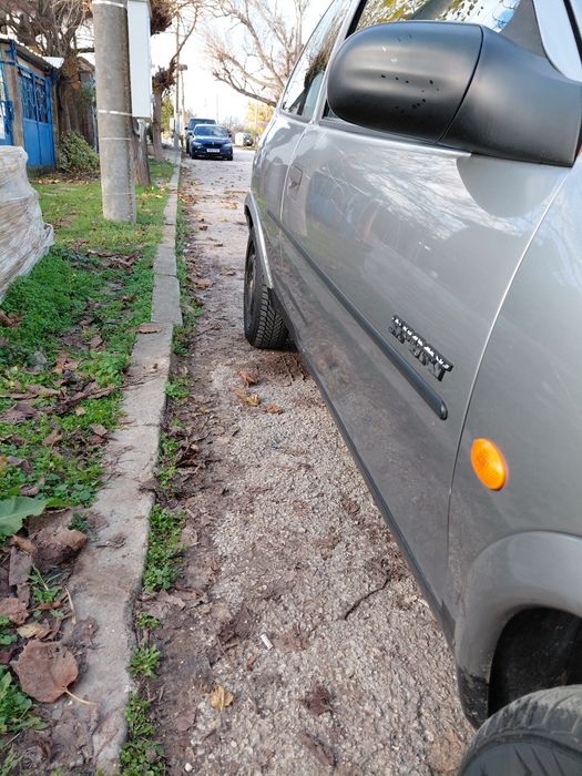 Продавам опел корба б 1.5 изузо мотор