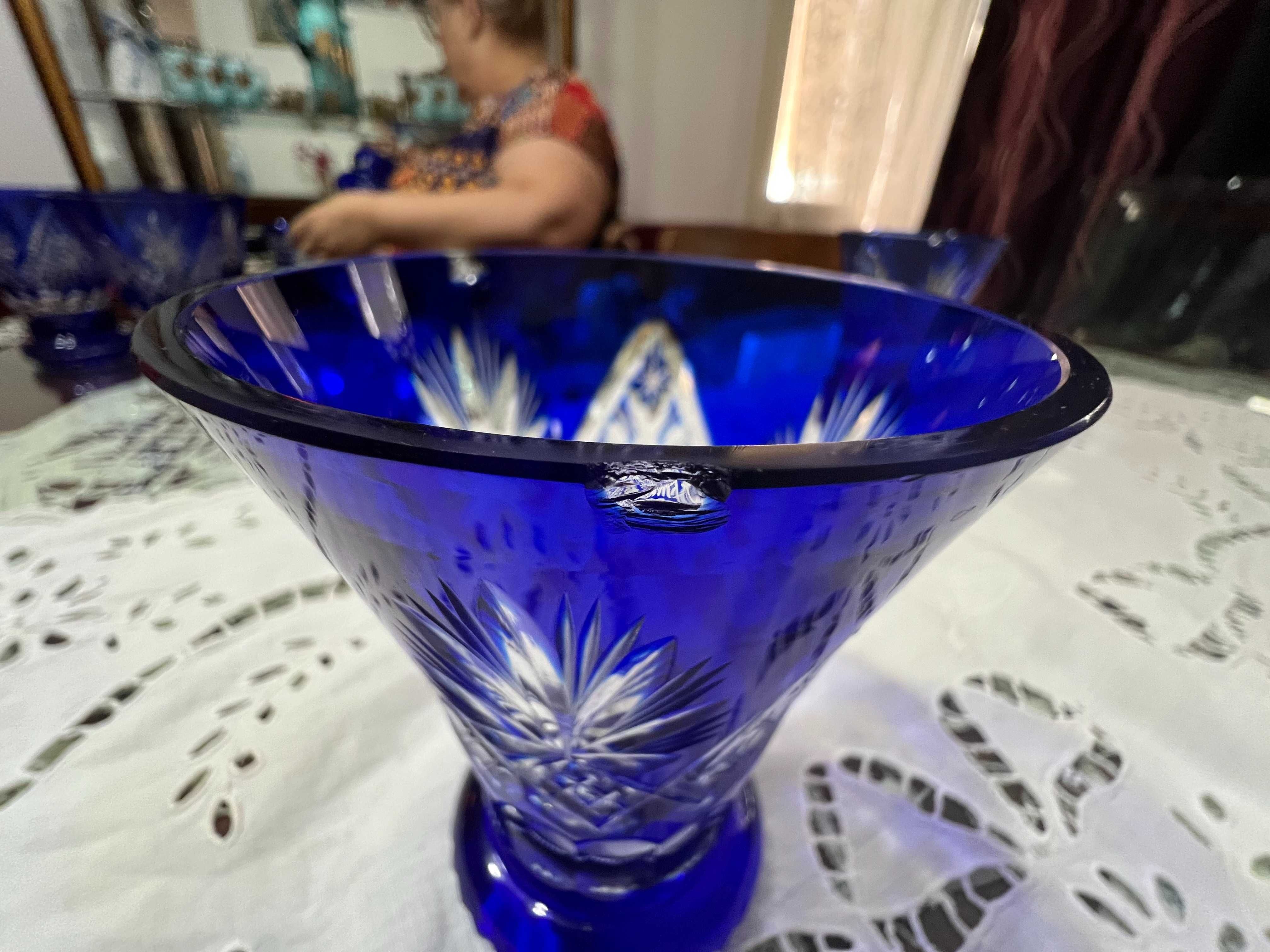 Pahare cristal cobalt sculptate