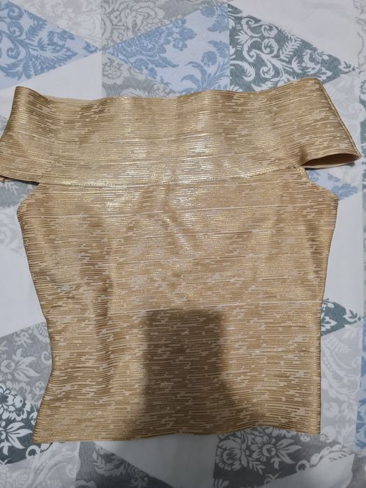 Златист бюстие топ – елегантен и ефектен