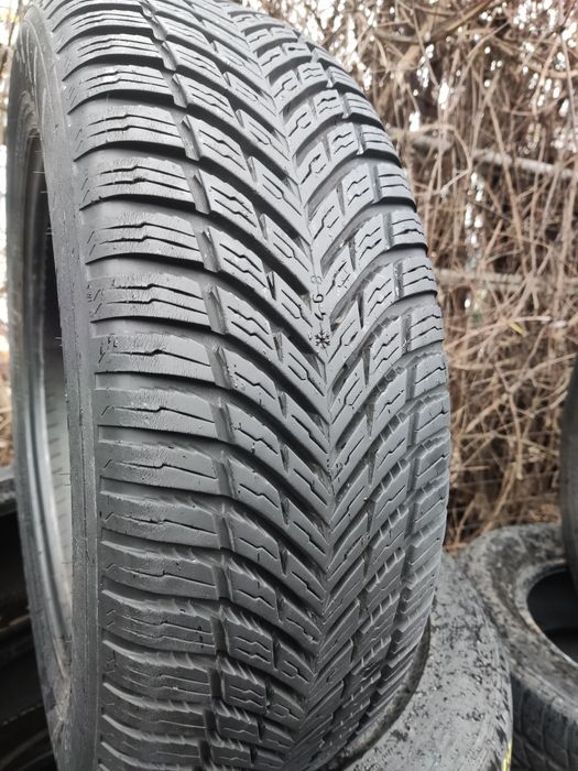 1бр. всесезонна гума 185/65/15 Nokian Season proof 
dot4520
7.9mm
Мног