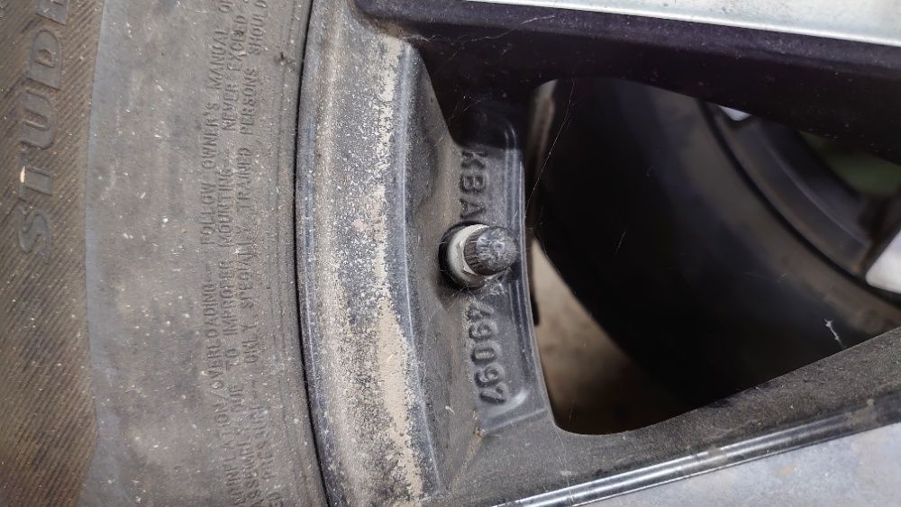 Продавам джанти AEZ в комплект със зимни гуми Bridgestone 235/65R18