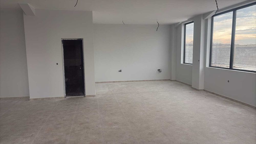 Самостоятелно хале / склад на Карловско шосе ПОД НАЕМ