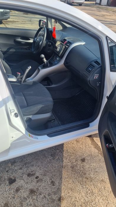 Vând Toyota Auris
