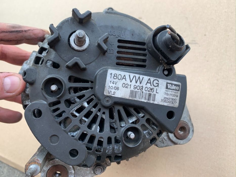 Alternator 180 A Volkswagen Passat B6 2.0 TDI 021 903 026 L