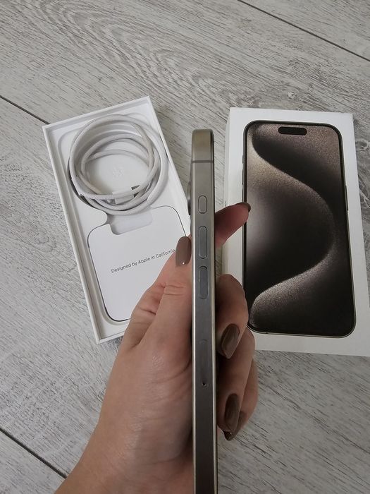 Vând iPhone 15Pro 1TB Natural Titanium