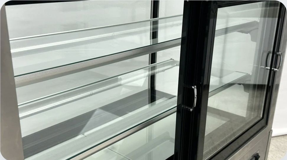 Vetrina xaladelnik siz xoxlagan razmerda xitoyzavot garantiya 1yil