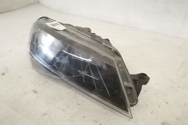 Фар Дясно Оригинален Ксенон Адаптивен Повреден Шкода Суперб 3 / Skoda