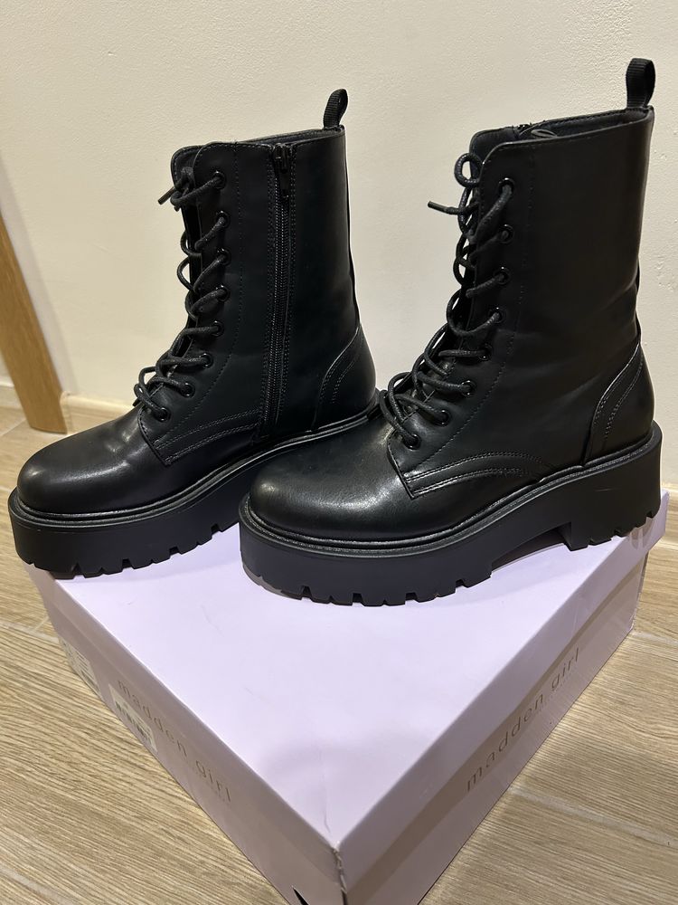 Steve Madden Chase