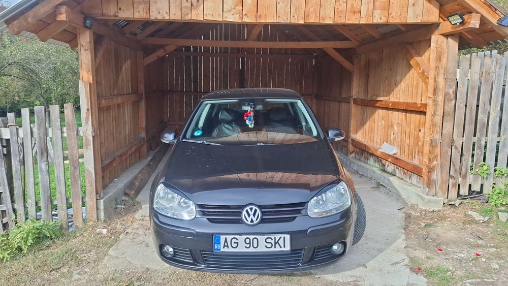 Vand sau schimb Golf 5 2009