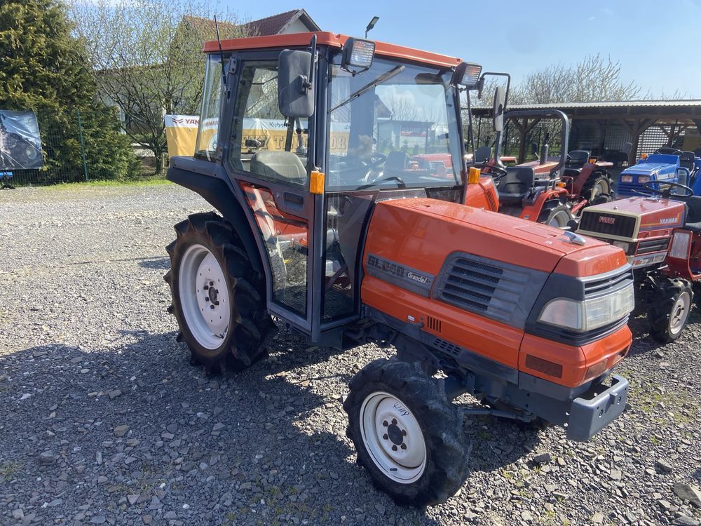 Tractor japonez Kubota GL240, 24 cp, 4x4, Cabina