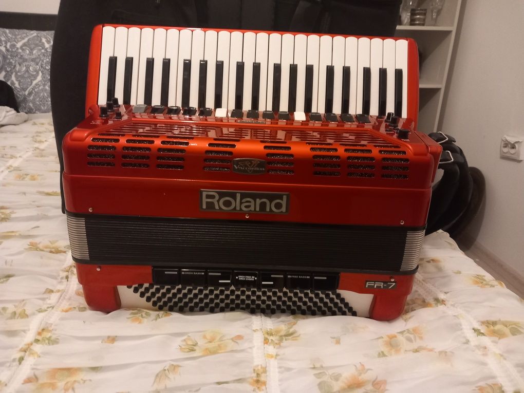 Acordeon Roland Fr7