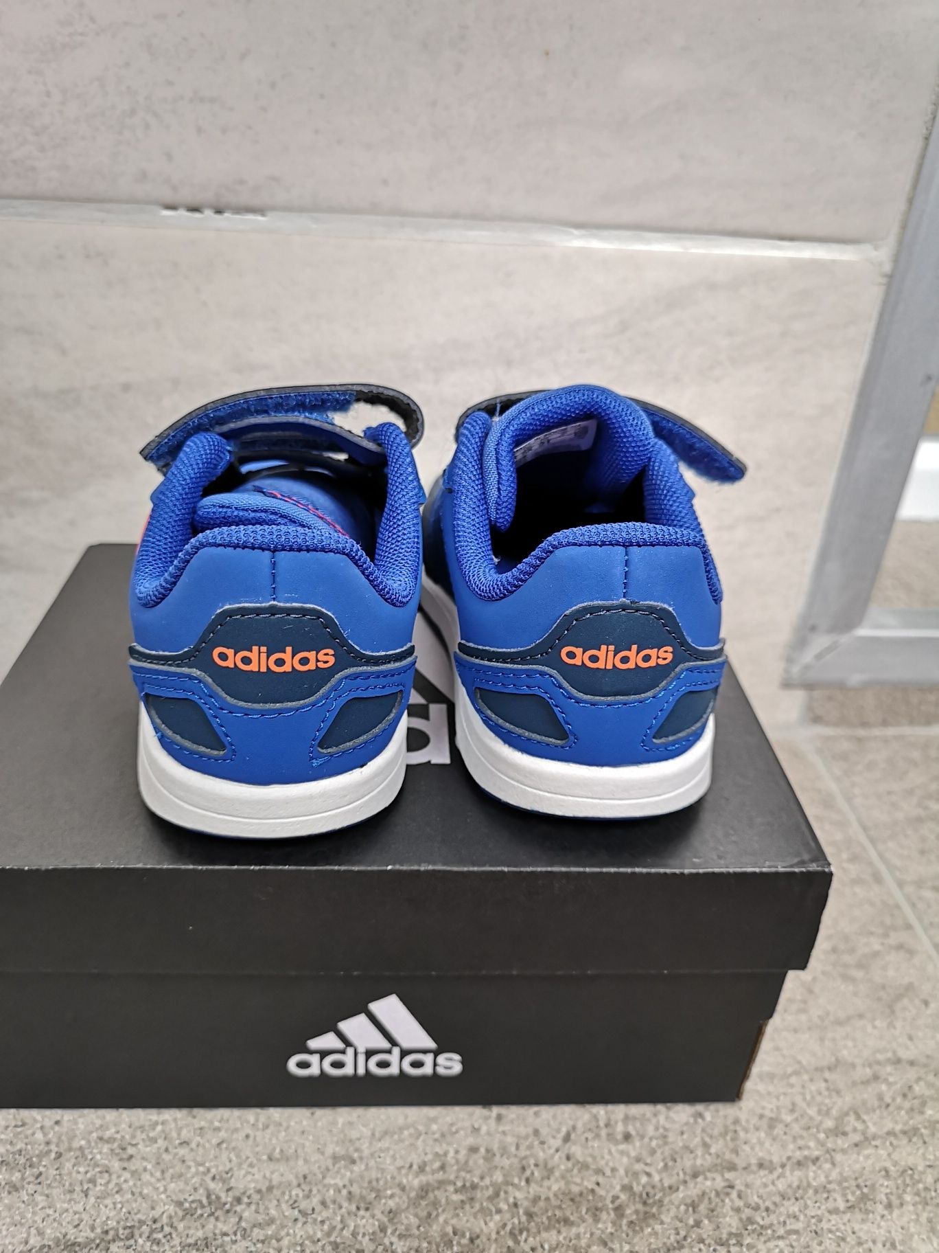 ПРОМОЦИЯ Оригинални бебешки маратонки Adidas