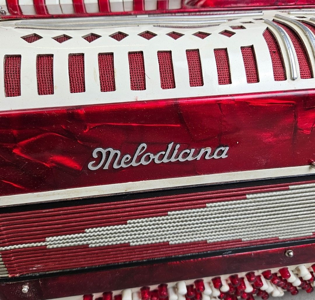 Acordeon italian Melodiana cu 120 de basi