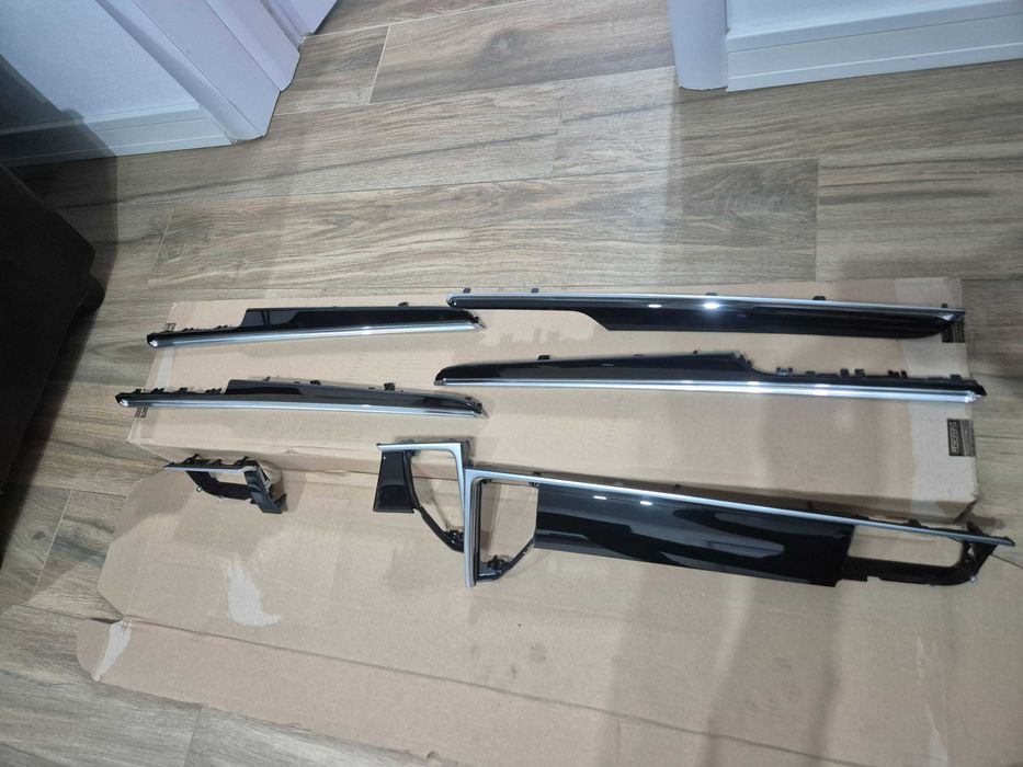 Set trimuri ornamente bord usi Porsche Macan 95B 2014-2018 Piano Black