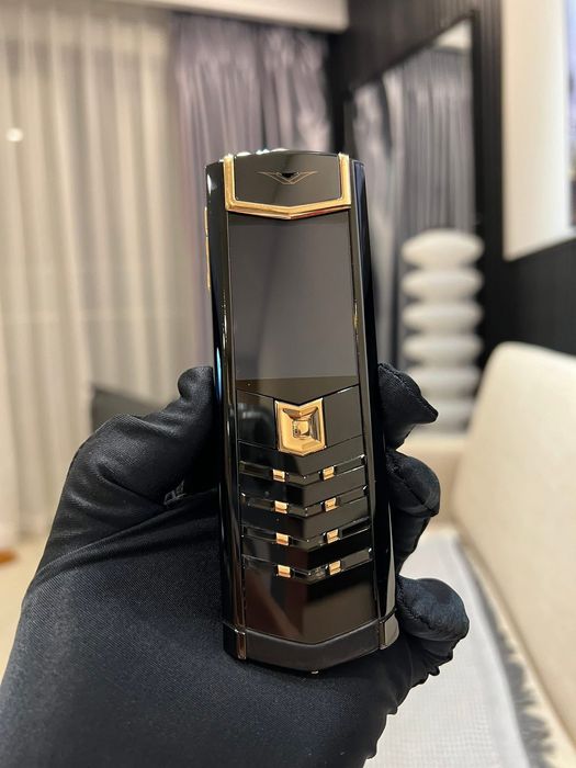 Vertu Signature S Ultimate Black & Gold