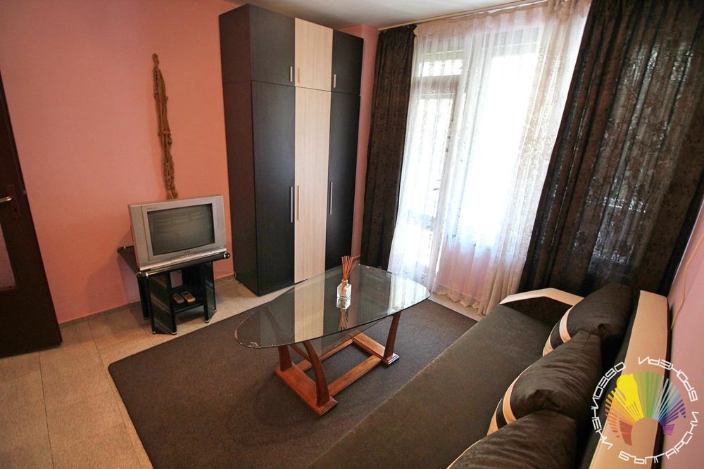 Дава се под наем Двустаен апартамент в Бургас, Център - 50 кв.м за 331.5 € - Снимка #3