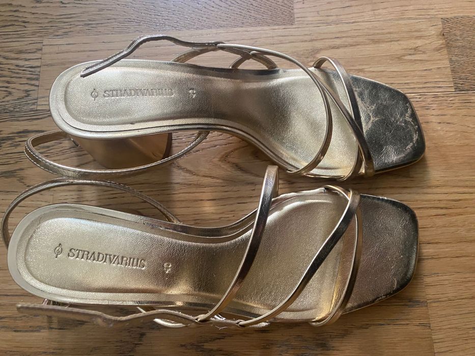 Tocuri aurii confortabile