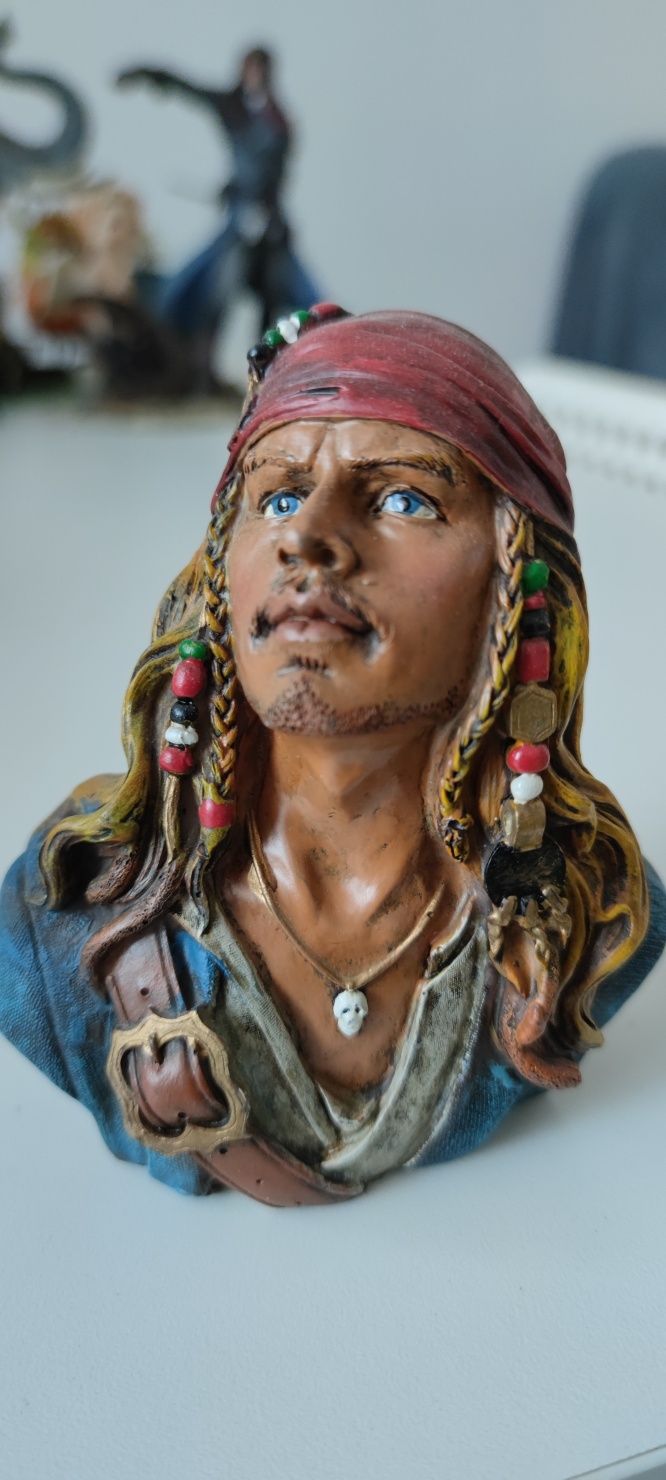 Vând statueta pirații din Caraibe