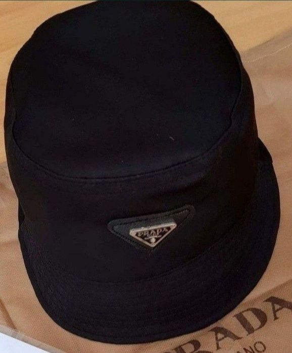 Palarie Prada,marime universala, logo metalic, saculet, etichetă