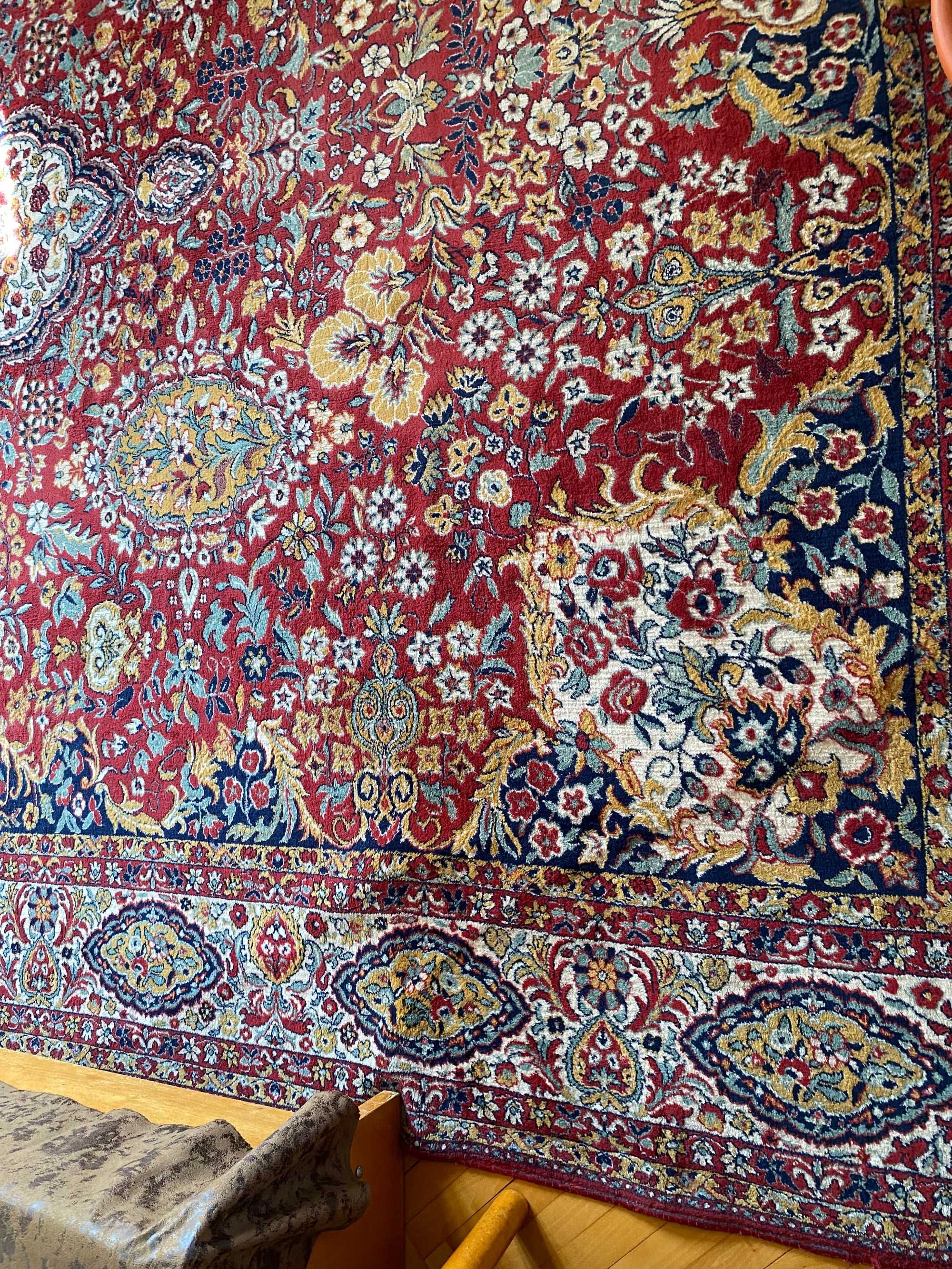 Голям персийски вълнен килим с размери 3 м/4 м, сливенско производство