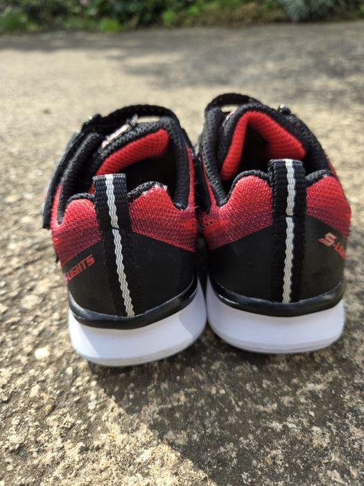 Светещи маратонки Skechers