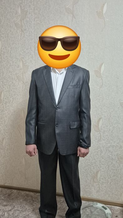 Костюм мужской белый и серый
