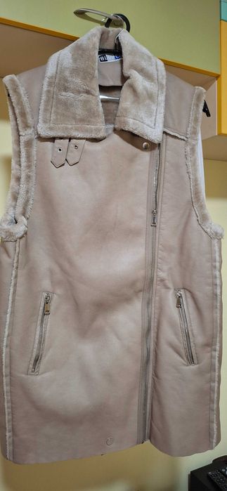 Дамски елек в бежово