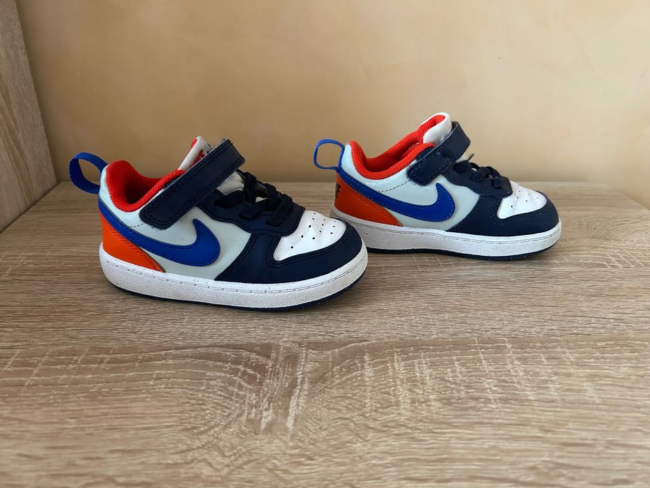 Продавам маратонки Nike Court Borough