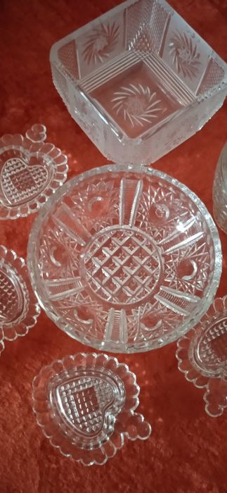 Хрустальные вазы- салатницы.стеклянные разетки и конфетница с ручкой