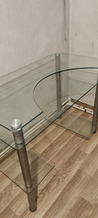 Продается стол компьютерный стеклянный