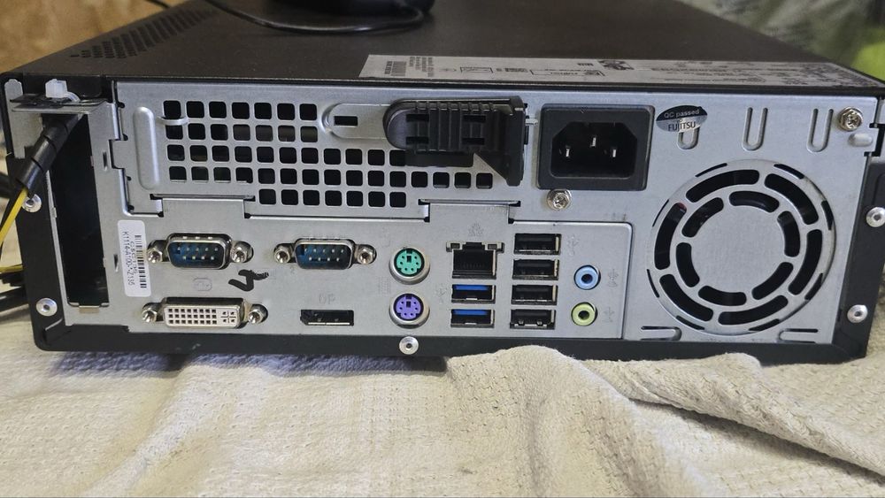 FUJITSU Desktop ESPRIMO C720 .+ монитор