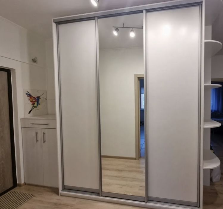 Шкаф купе с полкой