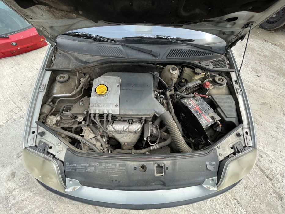 Renault Clio 1.6 90hp 1999 На Части