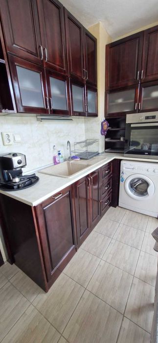 Собственик отдава под наем тристаен обзаведен апартамент в ж.к.Чайка