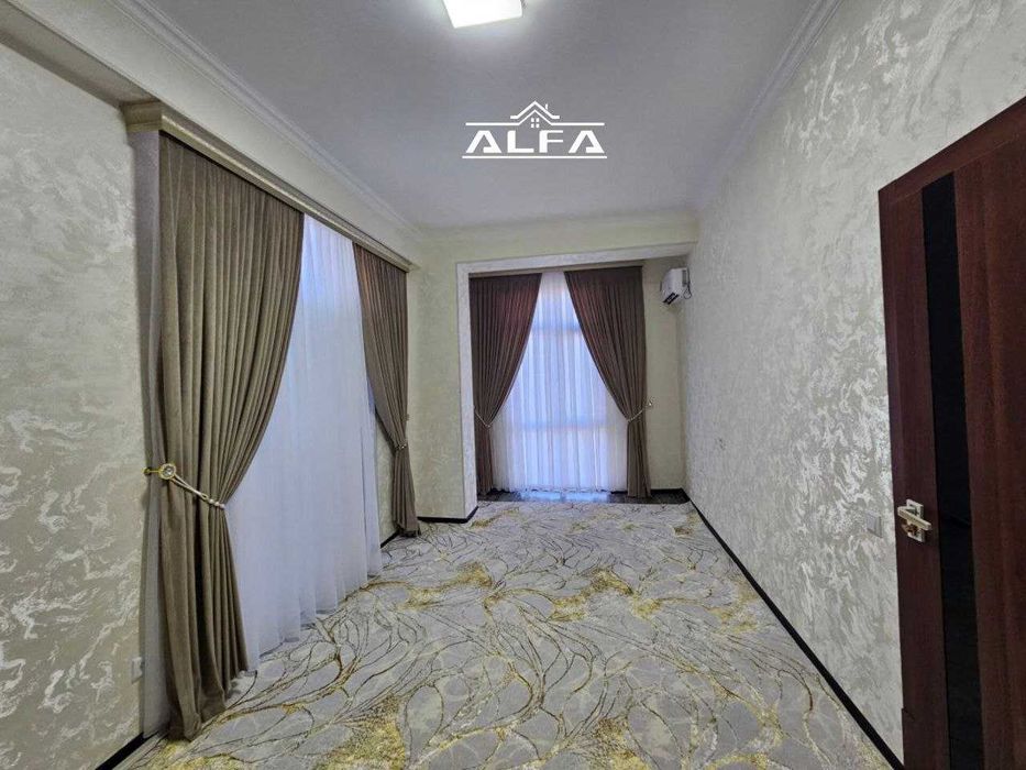 Buxoroda kvartira sotiladi 1 xonali 52m² 7-qavat.