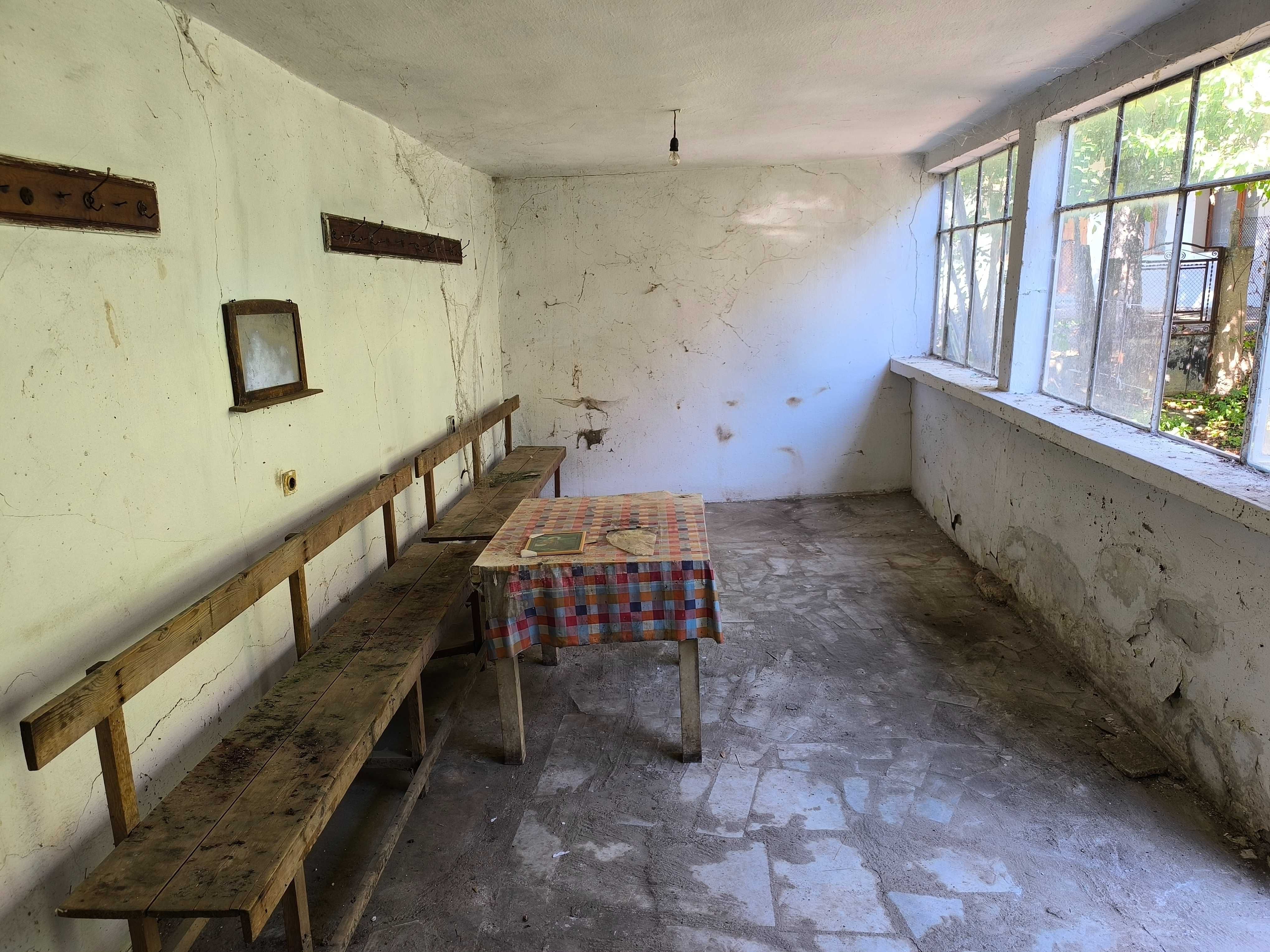 Собственик продава триетажна къща 320 кв.м. в с. Тияновци,област Видин
