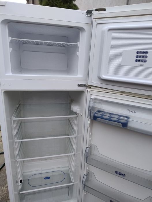 Vând frigider Whirlpool