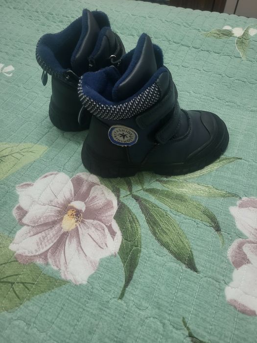 Продаются детские ботиночки